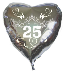 tballon-aus-Folie-zur-Silbernen-Hochzeit-mit-Helium-Ballongas-Tauben-Herzen-Schleifen